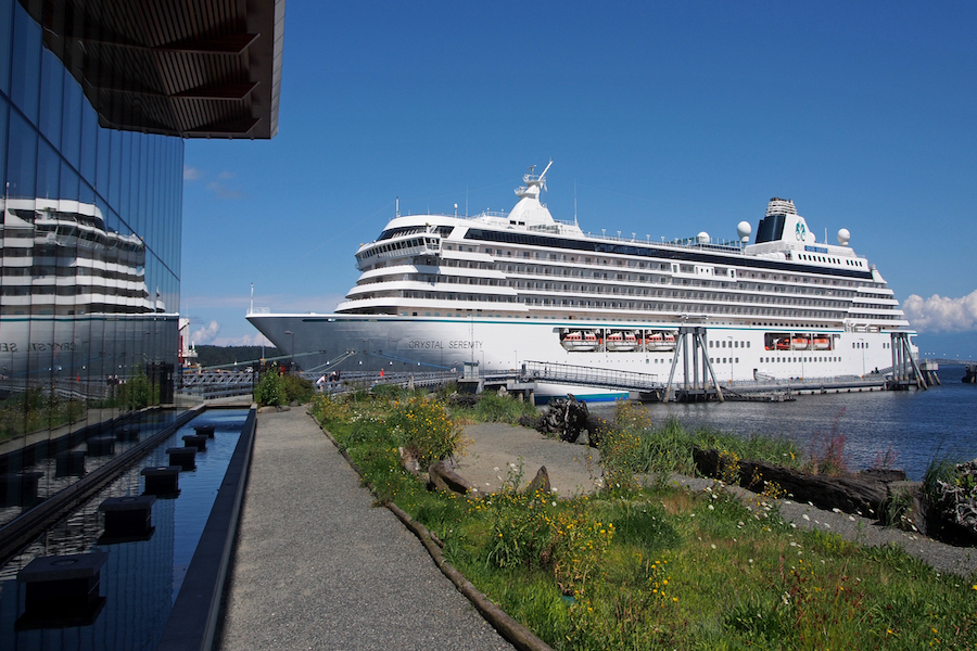 ล่องเรือสำราญ Crystal Serenity ของสายเรือ Crystal Cruises