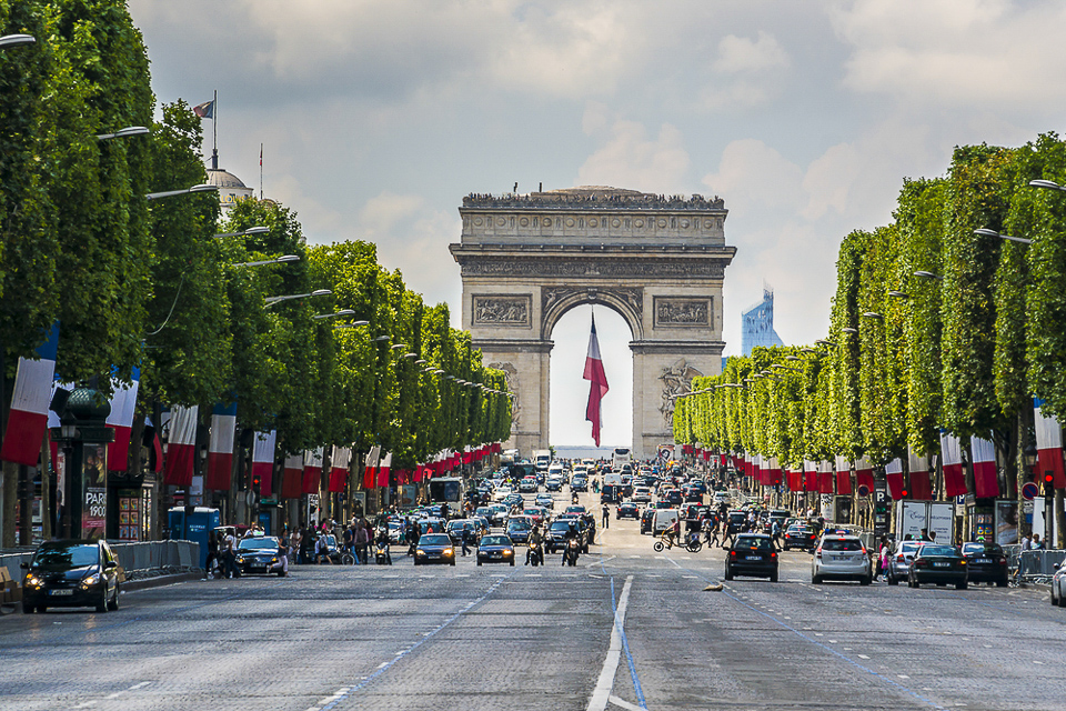เที่ยวถนนฌ็องเซลิเซ่ และประตูชัยนโปเลียน ChampsElysees & Arc De Triomphe, Paris ฝรั่งเศส
